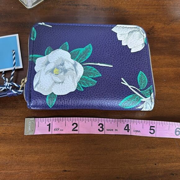 Draper James Manicure Set NWT Magnolia Print - Picture 7 of 8